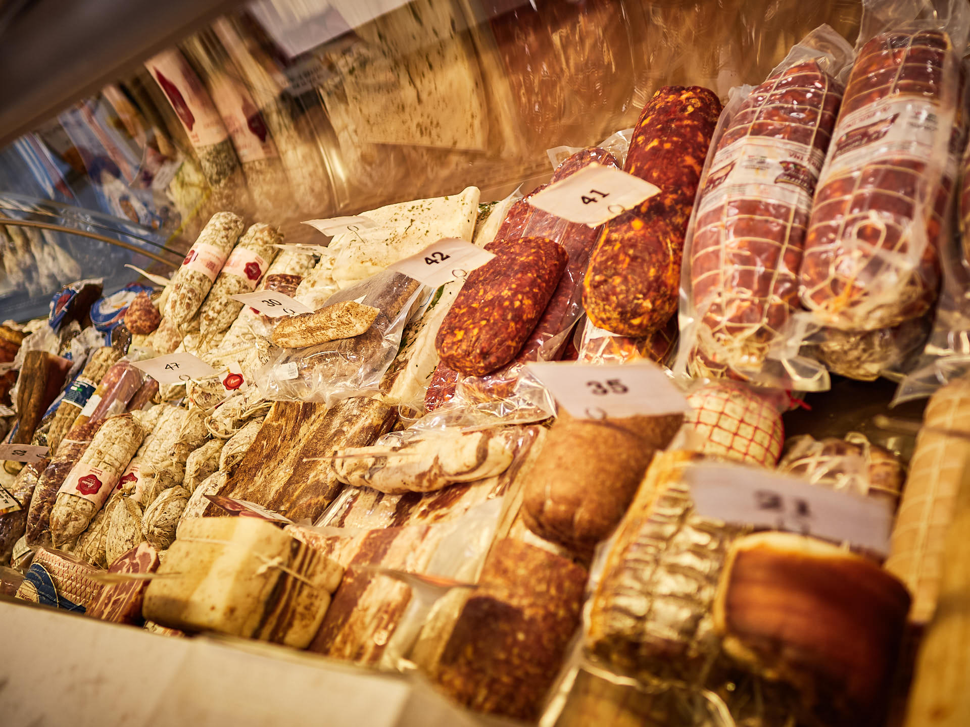 Organisez un apéritif parfait avec les produits de notre épicerie italienne à Koerich